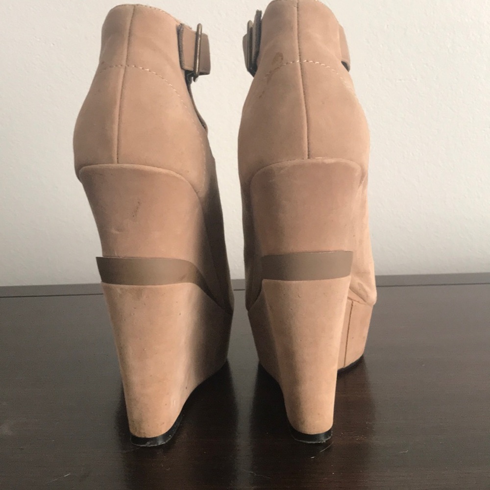 Heels - Picture 3 of 3